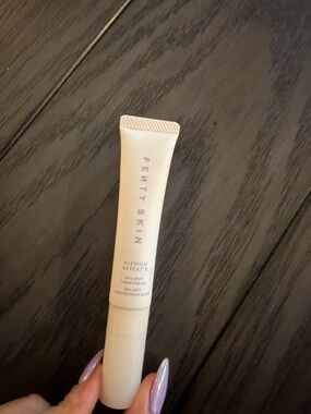 Fenty Skin Blemish Defeater Spot Targeting Gel - Beige White Tube